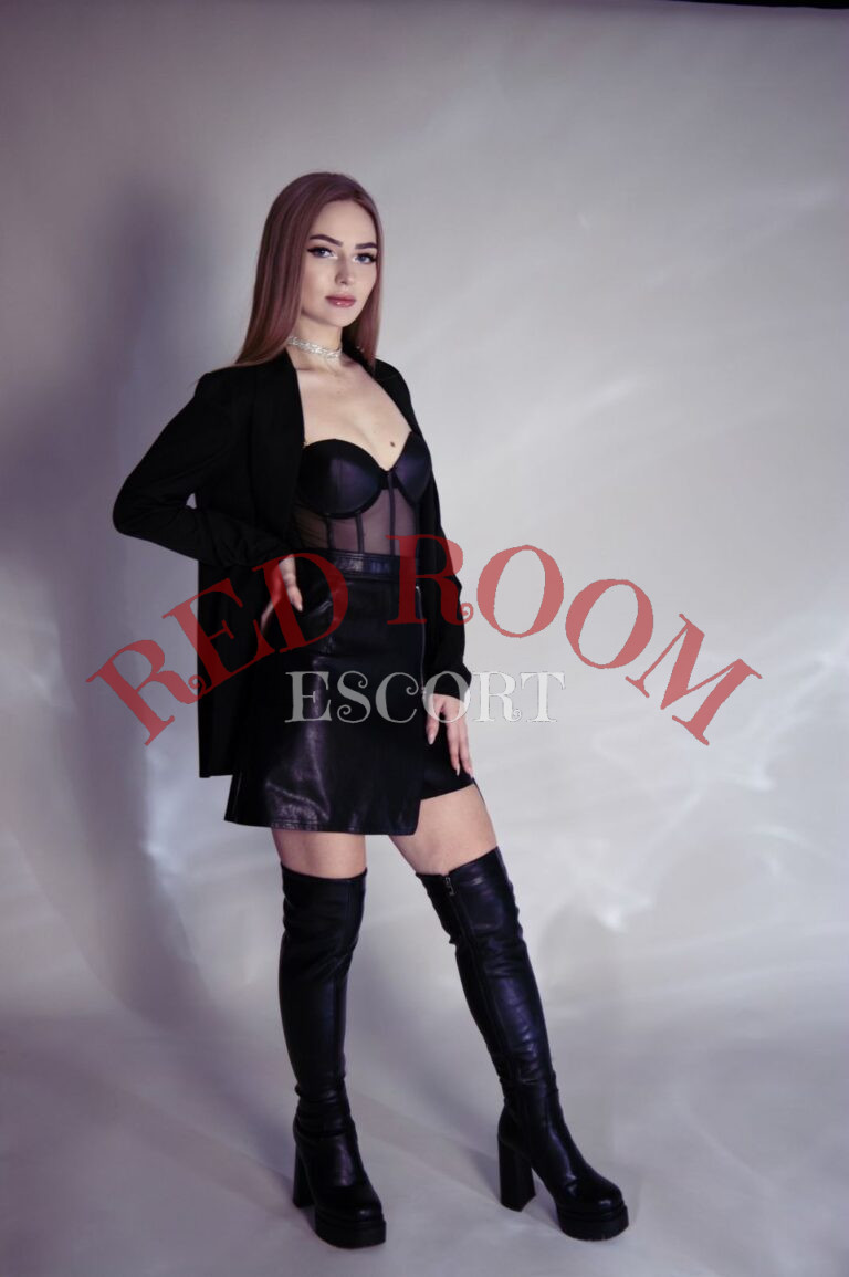 Эскортница Молли - грудь 2, рост 165 см, вес 53 кг, цвет волос Рыжые, этничность Европейская