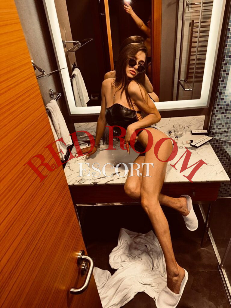 Эскортница Вика - грудь 3.5, рост 172 см, вес 50 кг, цвет волос Шатенки, этничность Европейская