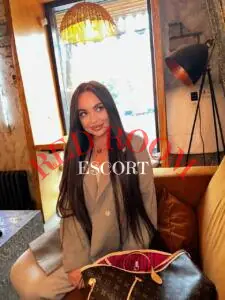 Эскортница Лея - грудь 2.5, рост 162 см, вес 47 кг, цвет волос Брюнетки, этничность Европейская