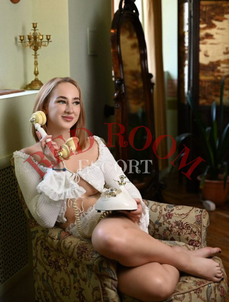Эскортница Марина - грудь 2, рост 160 см, вес 53 кг, цвет волос Блондинки, этничность Европейская