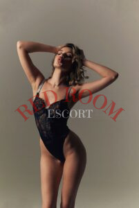 Эскортница Луна - грудь 2, рост 167 см, вес 49 кг, цвет волос Блондинки, этничность Арабская