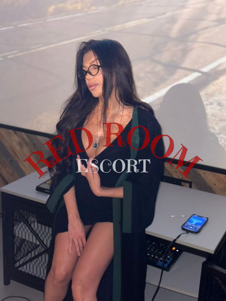 Эскортница Марьянна - грудь 3, рост 168 см, вес 58 кг, цвет волос Шатенки, этничность Европейская