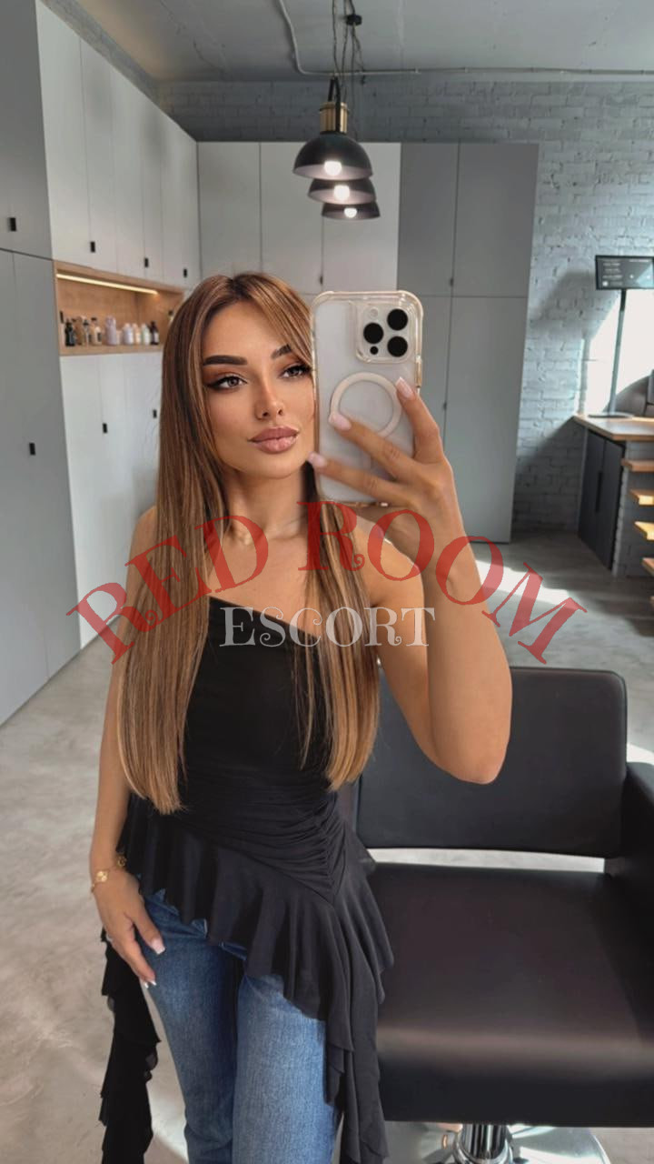 Эскортница Аля - грудь 2, рост 160 см, вес 51 кг, цвет волос Русые, этничность Европейская