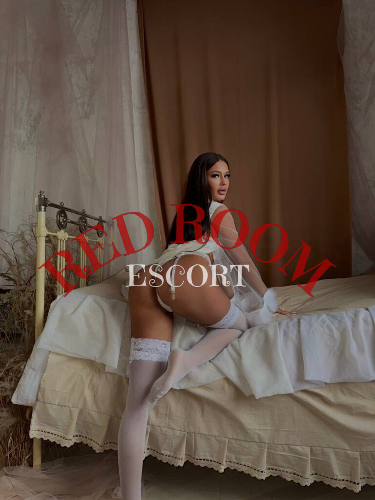 Эскортница Паолла - грудь 3, рост 169 см, вес 55 кг, цвет волос Шатенки, этничность Европейская