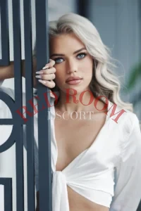 Эскортница Окси - грудь 2, рост 173 см, вес 55 кг, цвет волос Блондинки