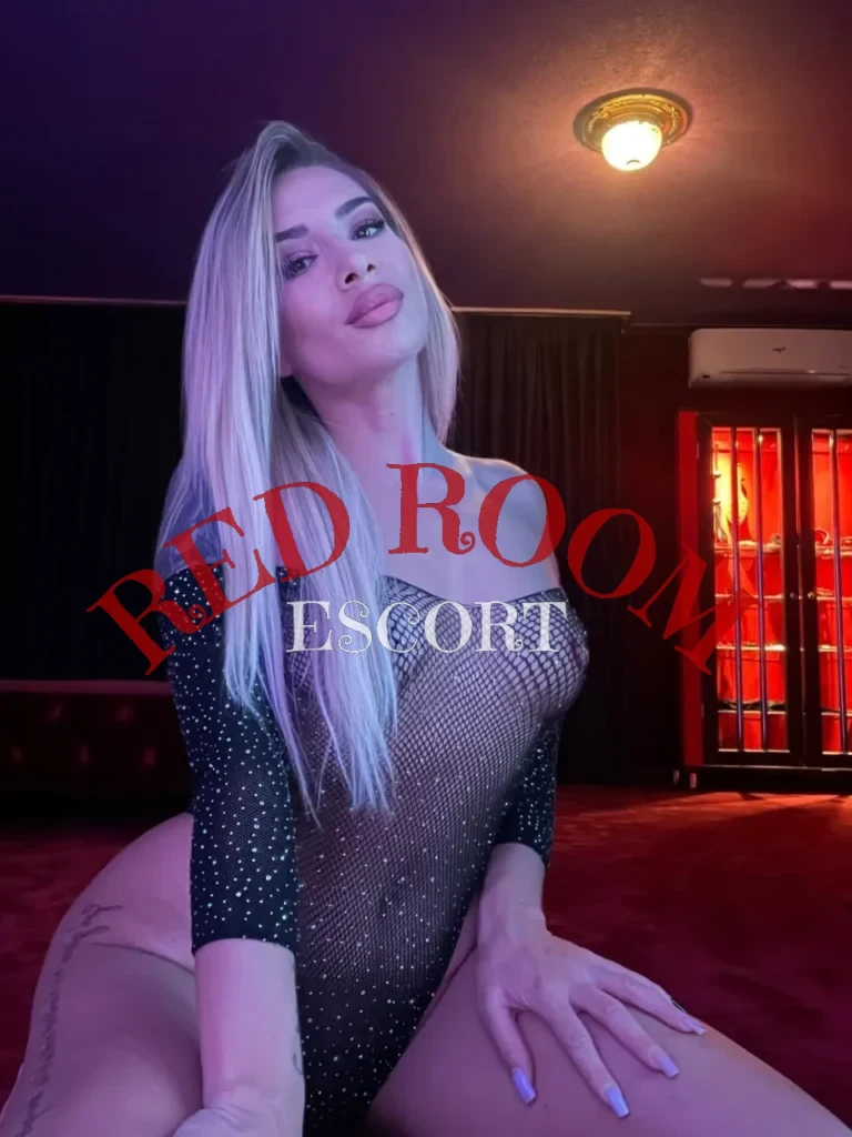 Эскортница Кинди - грудь 2, рост 160 см, вес 53 кг, цвет волос Блондинки