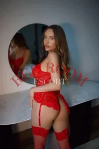 Эскортница Кинель - грудь 3, рост 164 см, вес 54 кг, цвет волос Шатенки