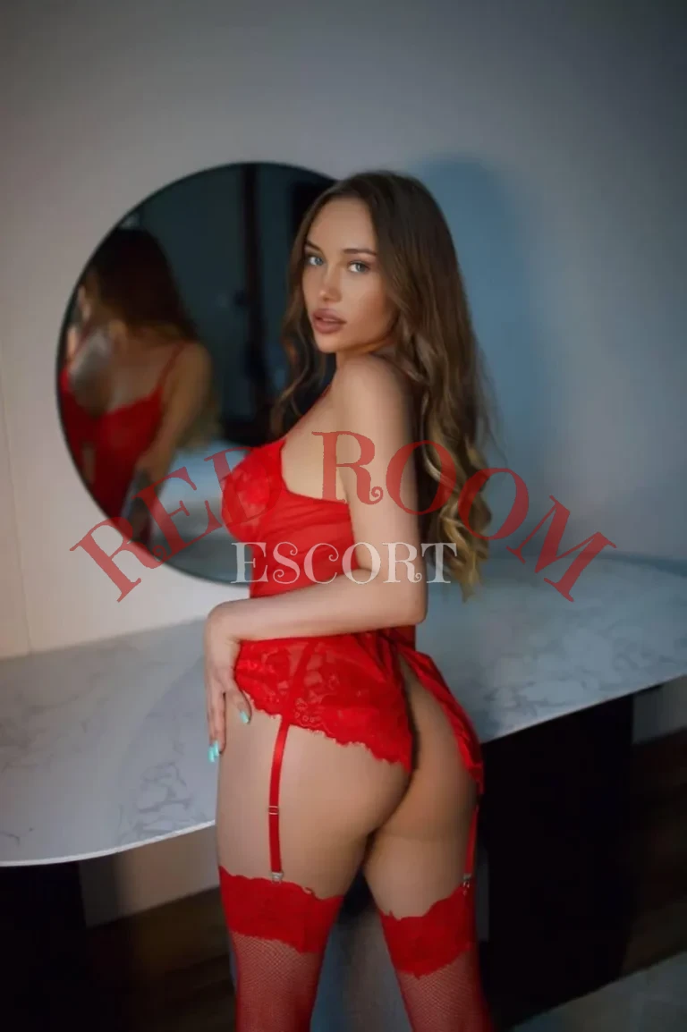 Эскортница Кинель - грудь 3, рост 164 см, вес 54 кг, цвет волос Шатенки