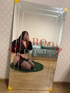 Эскортница Ребекка - грудь 3, рост 164 см, вес 57 кг, цвет волос Шатенки