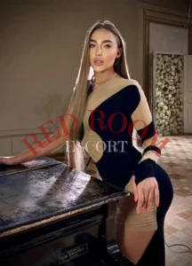 Эскортница Арина - грудь 3, рост 160 см, вес 45 кг, цвет волос Блондинки