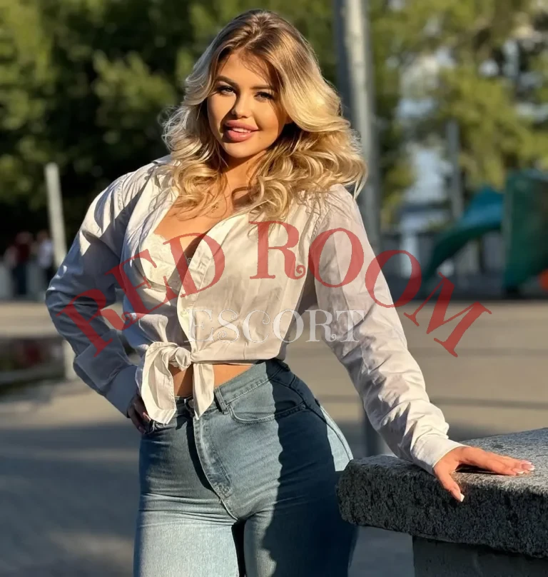 Эскортница Амелия - грудь 3, рост 168 см, вес 57 кг, цвет волос Блондинки