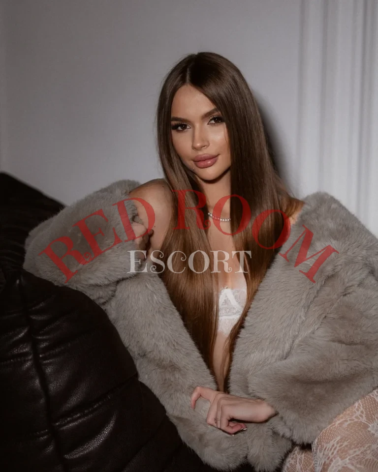 Эскортница Аврора - грудь 2, рост 172 см, вес 56 кг, цвет волос Шатенки