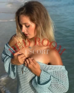 Эскортница Шарлотта - грудь 2, рост 169 см, вес 56 кг, цвет волос Блондинки