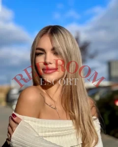 Эскортница София - грудь 2, рост 167 см, вес 55 кг, цвет волос Блондинки
