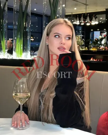 Эскортница Скайлар - грудь 2, рост 172 см, вес 51 кг, цвет волос Шатенки